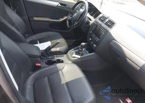 2015 Volkswagen Jetta 1.8T Se z USA, uszkodzony, nr VIN 3VWD17AJ5FM319637